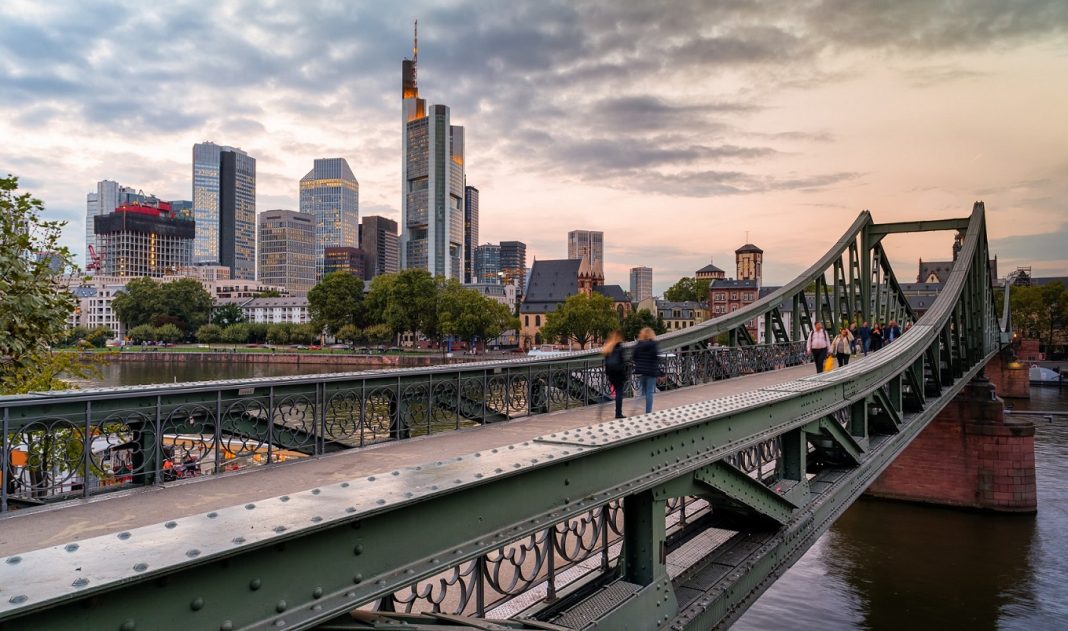 Über Frankfurt Presse informiert bleiben, über PR Local strategisch bleiben