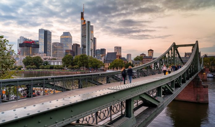 Über Frankfurt Presse informiert bleiben, über PR Local strategisch bleiben